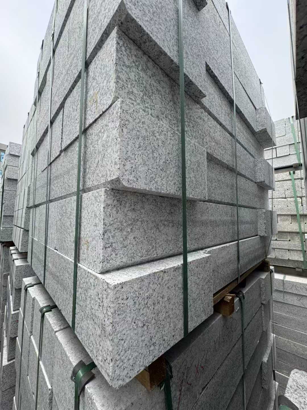 威海芝麻白路牙石 马路牙子